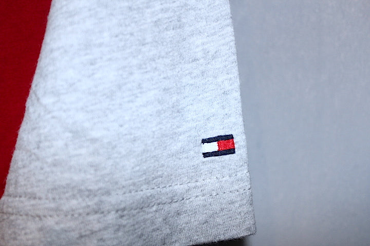Tommy Hilfiger(トミーヒルフィガー) "HILHIGER"Tee Navy Red