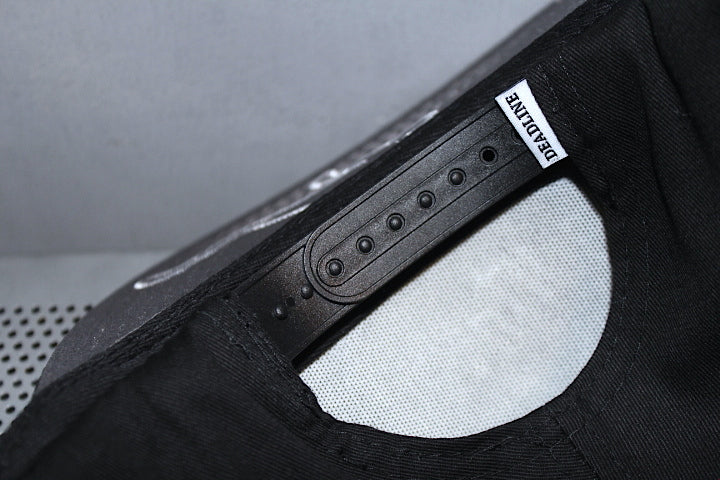 Deadline(デッドライン)Sig Snapback Cap