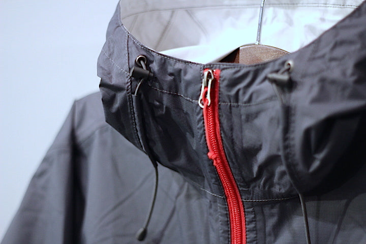 The North Face(ノース フェイス) Hyvent 2.5L Face Mountain Jacket Grey Red