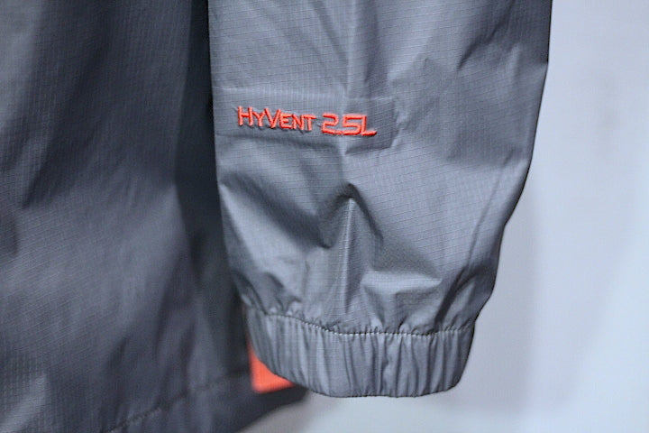 The North Face(ノース フェイス) Hyvent 2.5L Face Mountain Jacket Grey Red