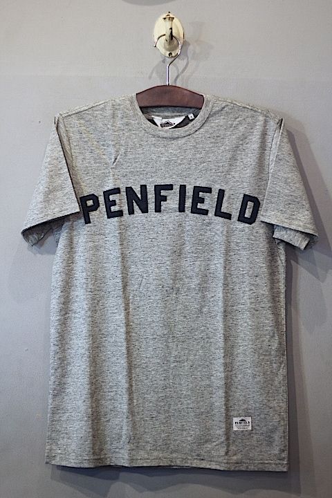 Penfield (ペンフィールド) S/S Arch Felt Logo Tee Heather Grey
