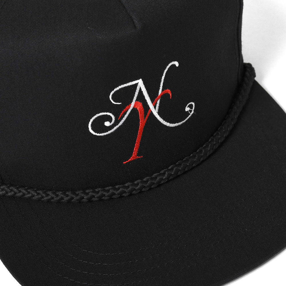 × Den Souvenir Magazine Logo Flat Visor 5 Panel Cap デン スーベニア マガジン ロゴ パネル キャップ 帽子 Black