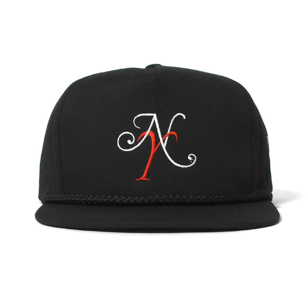 × Den Souvenir Magazine Logo Flat Visor 5 Panel Cap デン スーベニア マガジン ロゴ パネル キャップ 帽子 Black