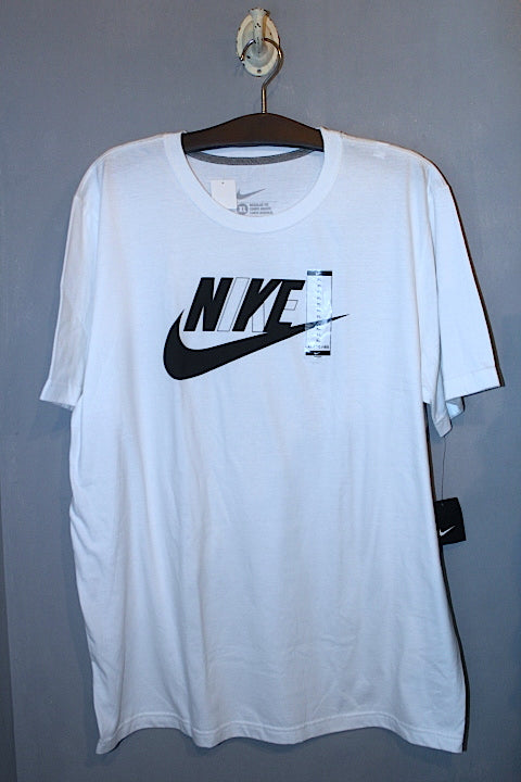 Nike(ナイキ)"NYC" Logo Tee White