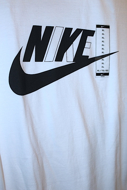 Nike(ナイキ)"NYC" Logo Tee White