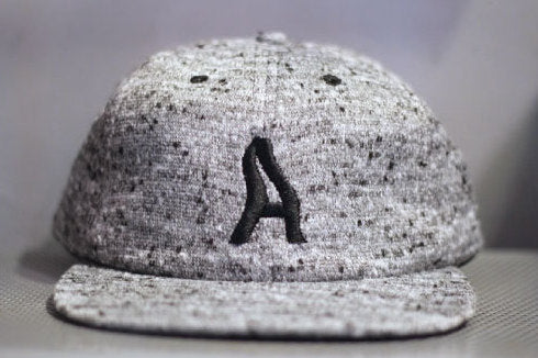 Akomplice(アコンプライス) Wavy A Logo Strapback Cap キャップ