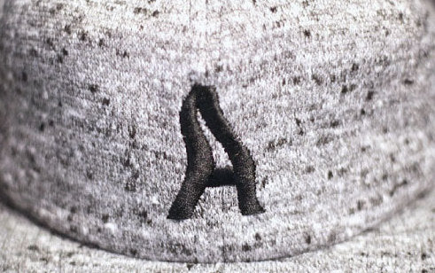 Akomplice(アコンプライス) Wavy A Logo Strapback Cap キャップ