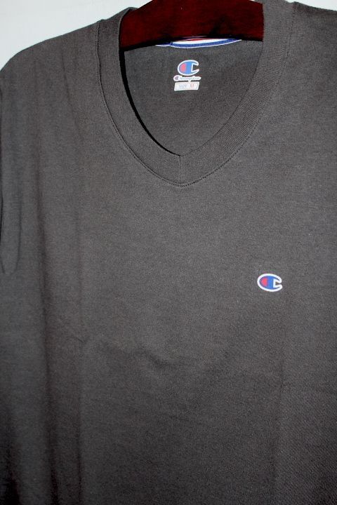 Champion(チャンピオン) One Point Logo V-Neck S/S Tee Black