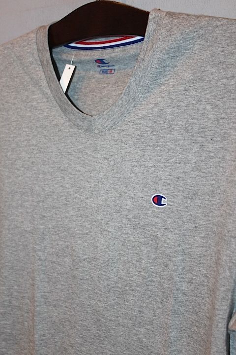 Champion(チャンピオン) One Point Logo V-Neck S/S Tee Grey