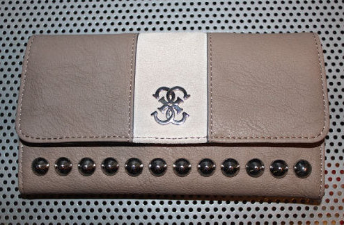 Guess(ゲス) Logo Studs Wallet Pocketbook Beige 財布