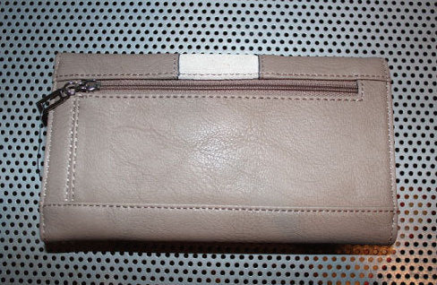 Guess(ゲス) Logo Studs Wallet Pocketbook Beige 財布