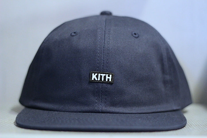 Kith NYC(キス ニューヨークシティ) Small Box Logo Strapback Cap Navy