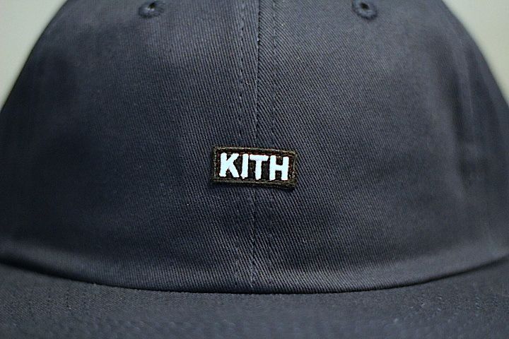 Kith NYC(キス ニューヨークシティ) Small Box Logo Strapback Cap Navy