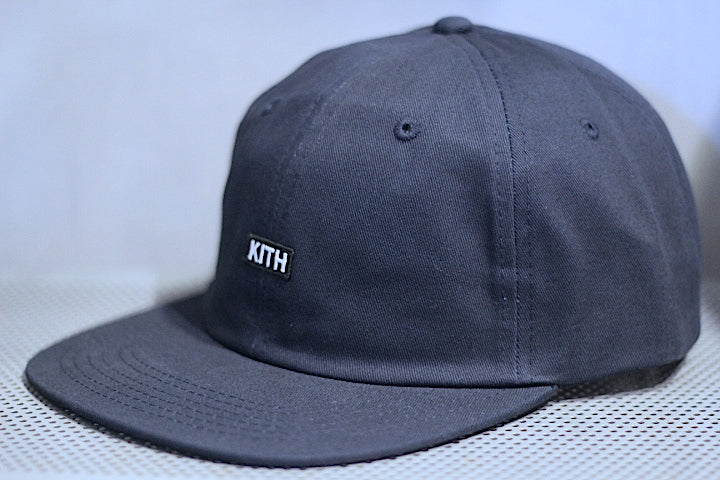 Kith NYC(キス ニューヨークシティ) Small Box Logo Strapback Cap Navy