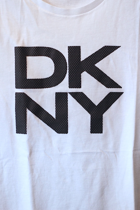 DKNY(ダナキャラン ニューヨーク) Classic Logo S/S Tee White