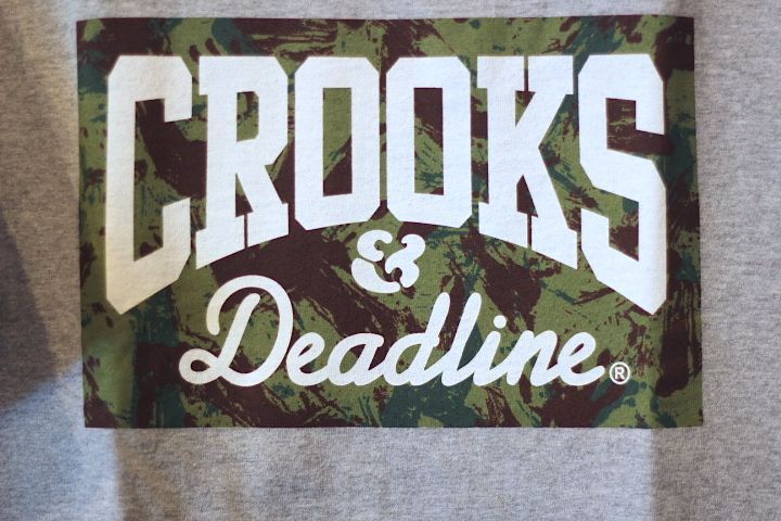 Deadline(デッドライン) × Crooks&Castles(クルックス&キャッスルズ) S/S Blood Camo Tee Grey ブラッド カモ Tシャツ