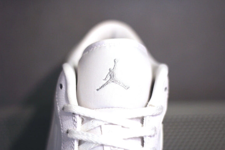 Nike(ナイキ) Air Jordan 1 Low White Metallic Silver